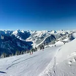 아파트 In Near Slopes